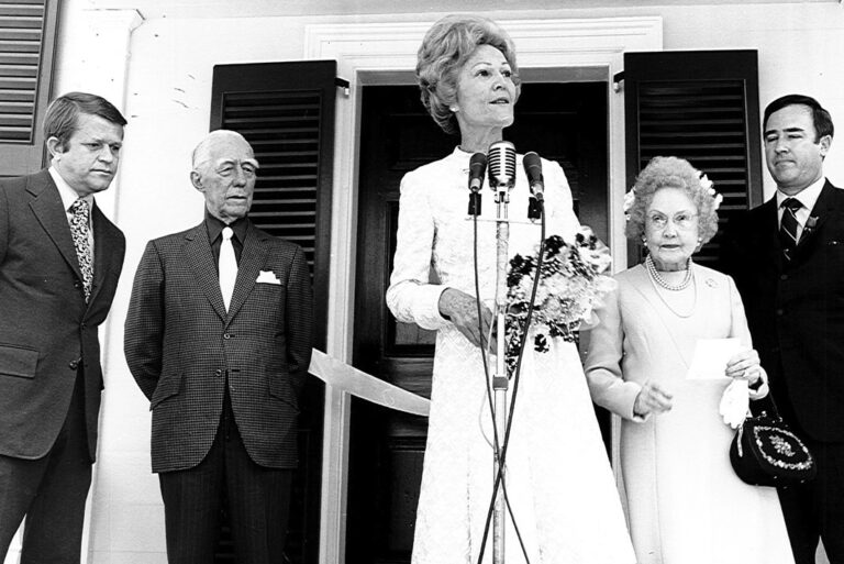 Pat Visits the Palace